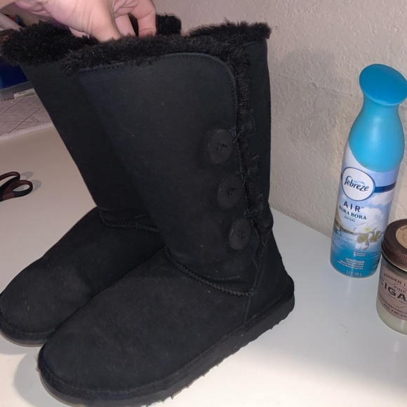 BLACK UGGS - Picture 2 of 3